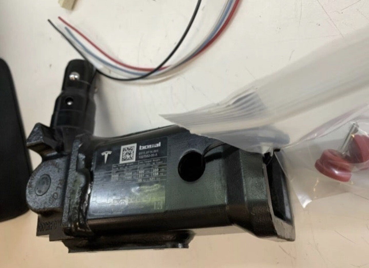 NEW! TESLA Model X, Y Tow Hook Trailer Hitch Receiver 2 Keys, Wire Harness, Bag