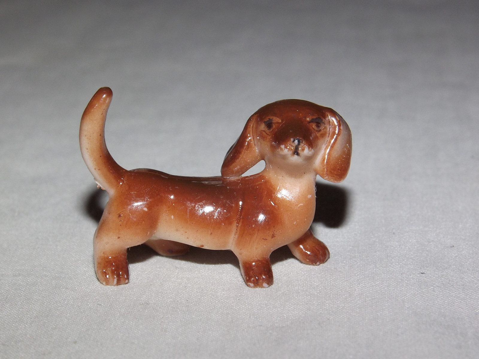 VINTAGE TOY 1960S  HAND PAINTED PLASTIC MINI DOG DACHSUND
