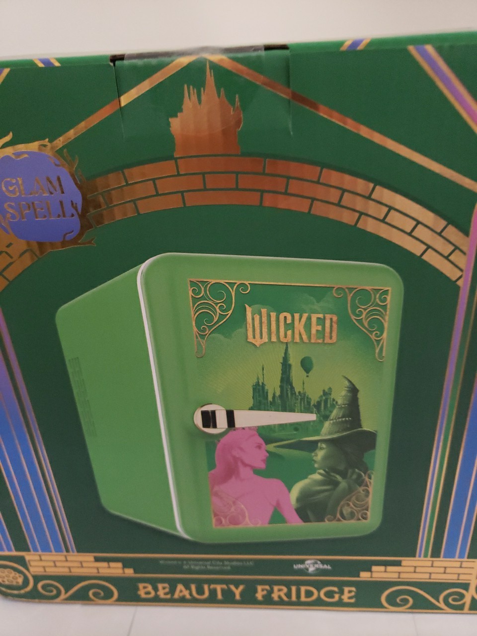 Movie Wicked Chill Beauty Or Snacks Fridge Low Energy Portable Elphaba & Glinda
