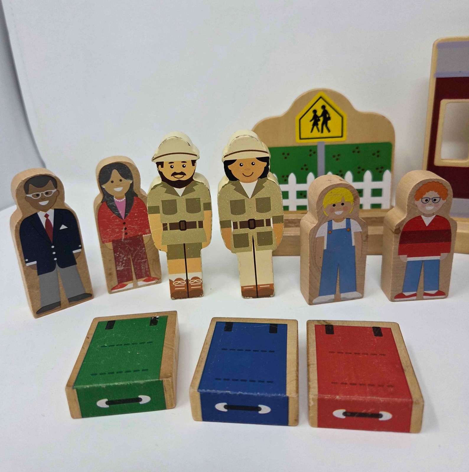 Melissa and Doug Wooden Figures w/ scenery accessories FREE SHIPPING!