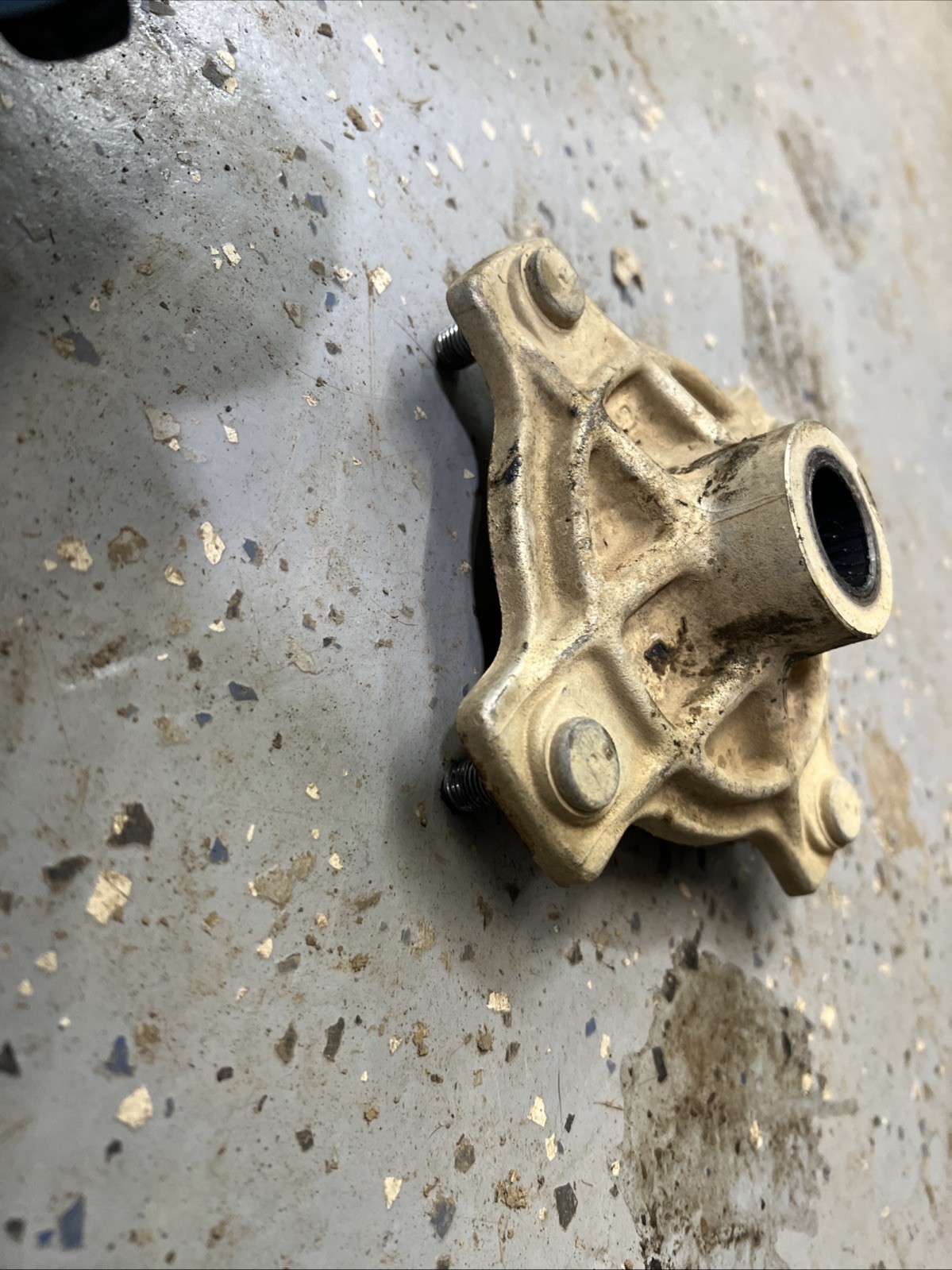 OEM 99-02 Kawasaki Prairie 400 4x4 Rear Back Wheel Right Or Left Hub 49030-1122