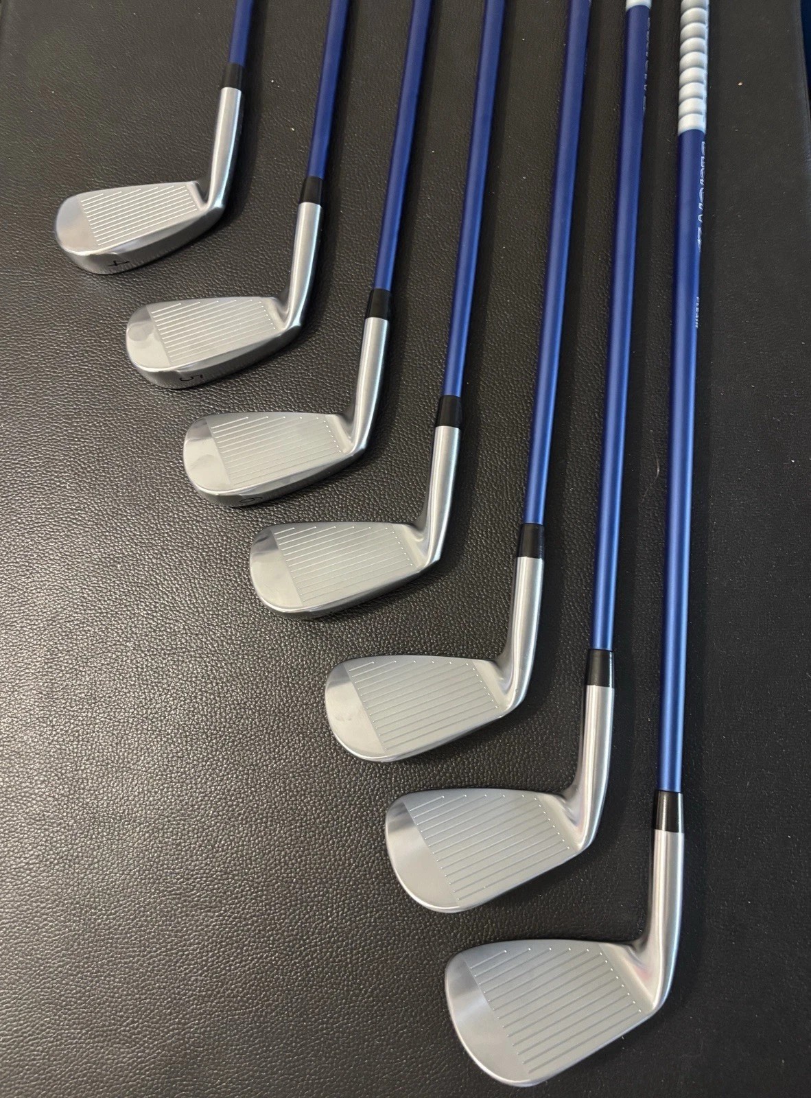 Miura TC-202 Iron’s 4-PW Graphite Design Tour AD-65 Reg Flex, MCC Blk/Blue Grip