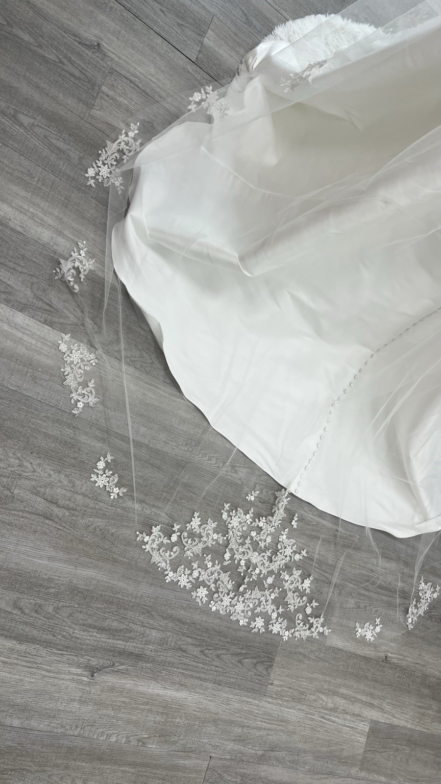 New Ansonia Cathedral Ivory Lace Veil V191L MSRP $315