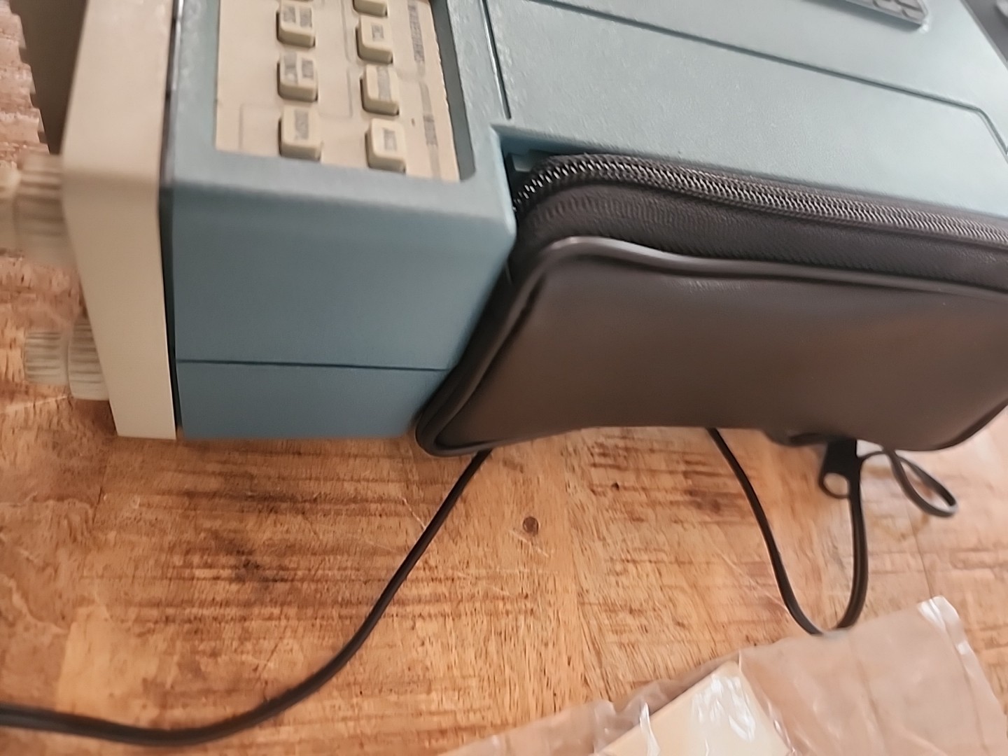 Tektronix Digital Oscilloscope 222A 12V Power Supply Carrying Case NEW Probe Set