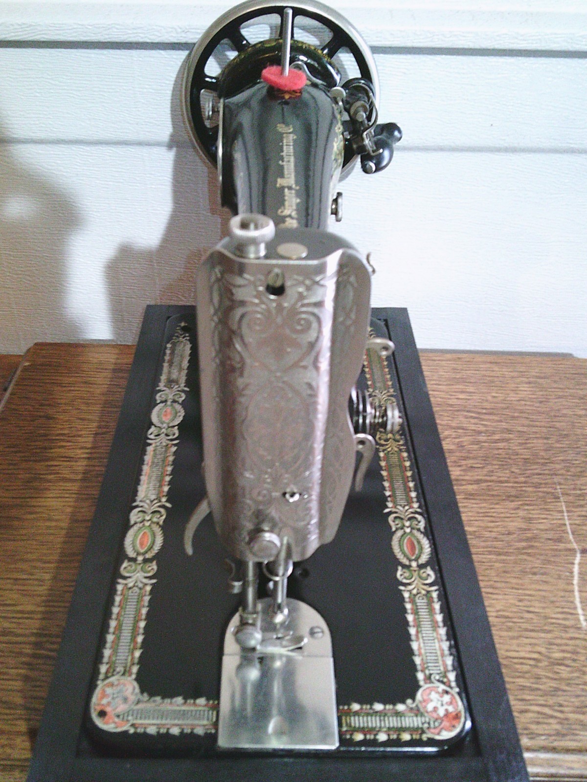 ANTIQUE SINGER SEWING MACHINE MODEL 66 'RED EYE', HAND CRANK, SERVICED