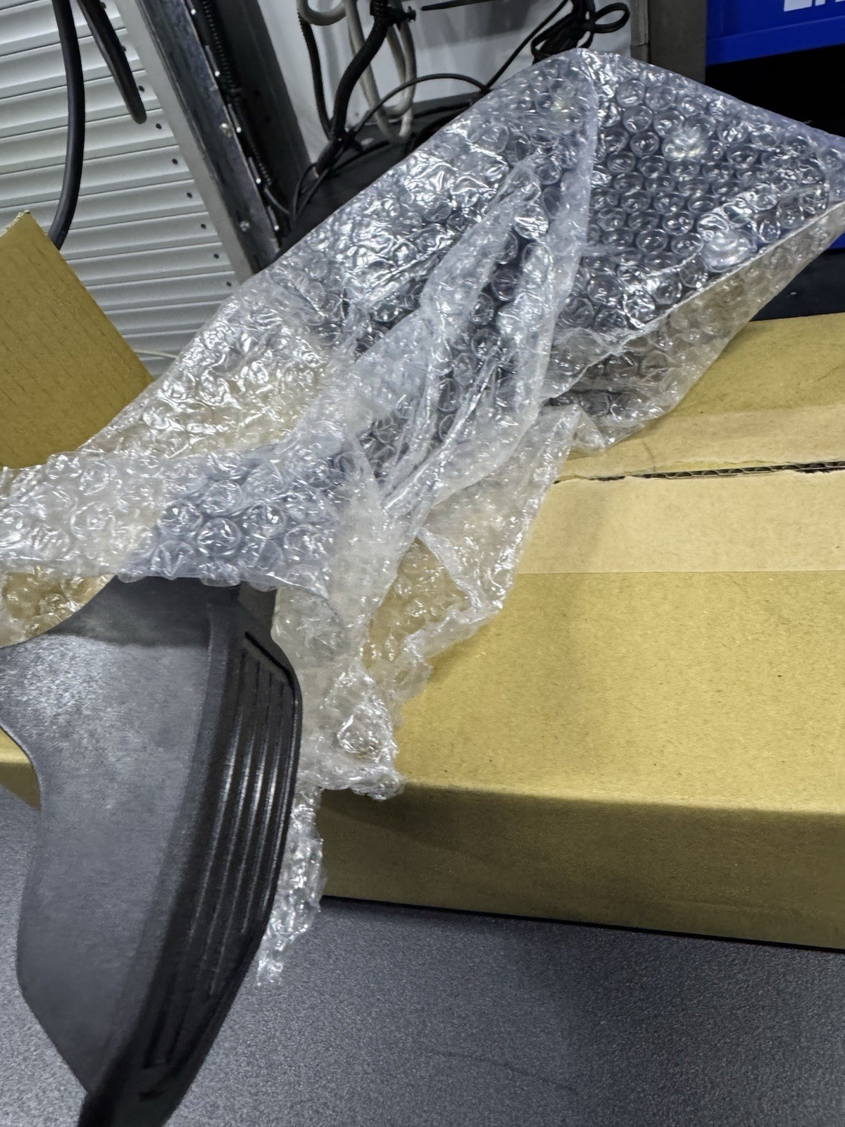 HINO 155 195 ACCELERATOR PEDAL 78010 37040