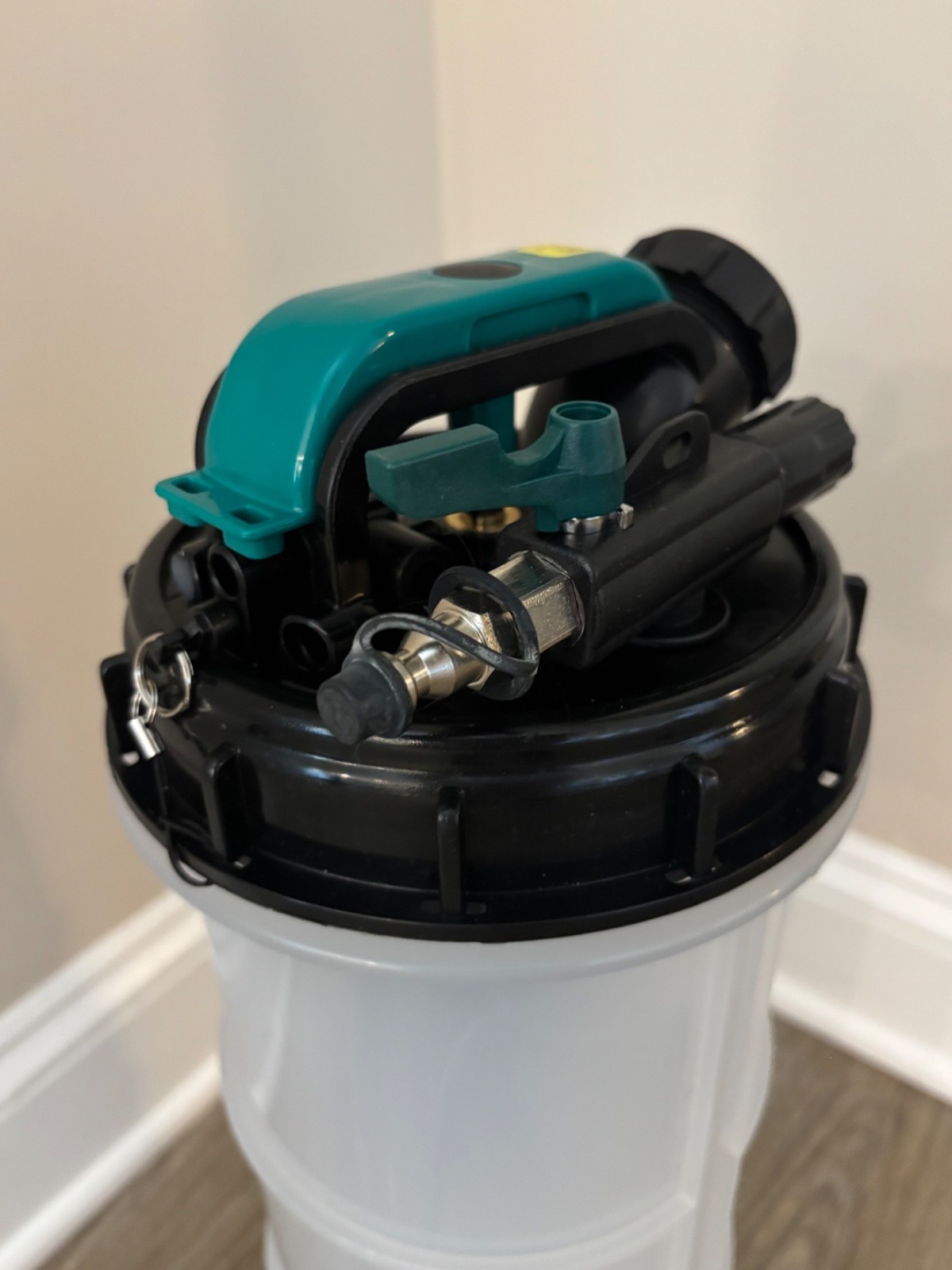 OEM Tools Pneumatic/Manual Fluid Evacuator | 1.5 Gallon (6L) | 24937 | Open Box