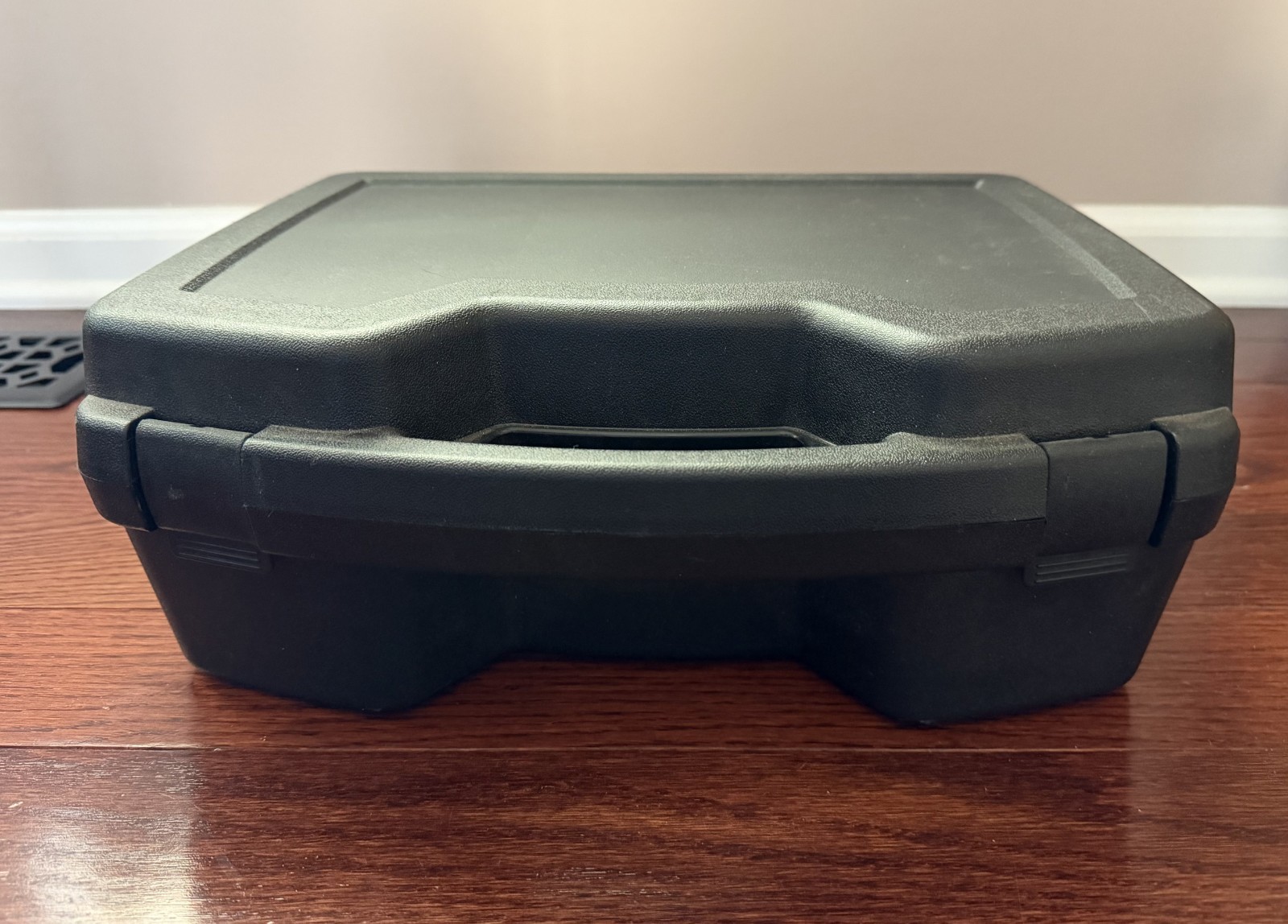 Wiha 31592 24 Piece Insulated Tool Set with case and soft padded foam Metric