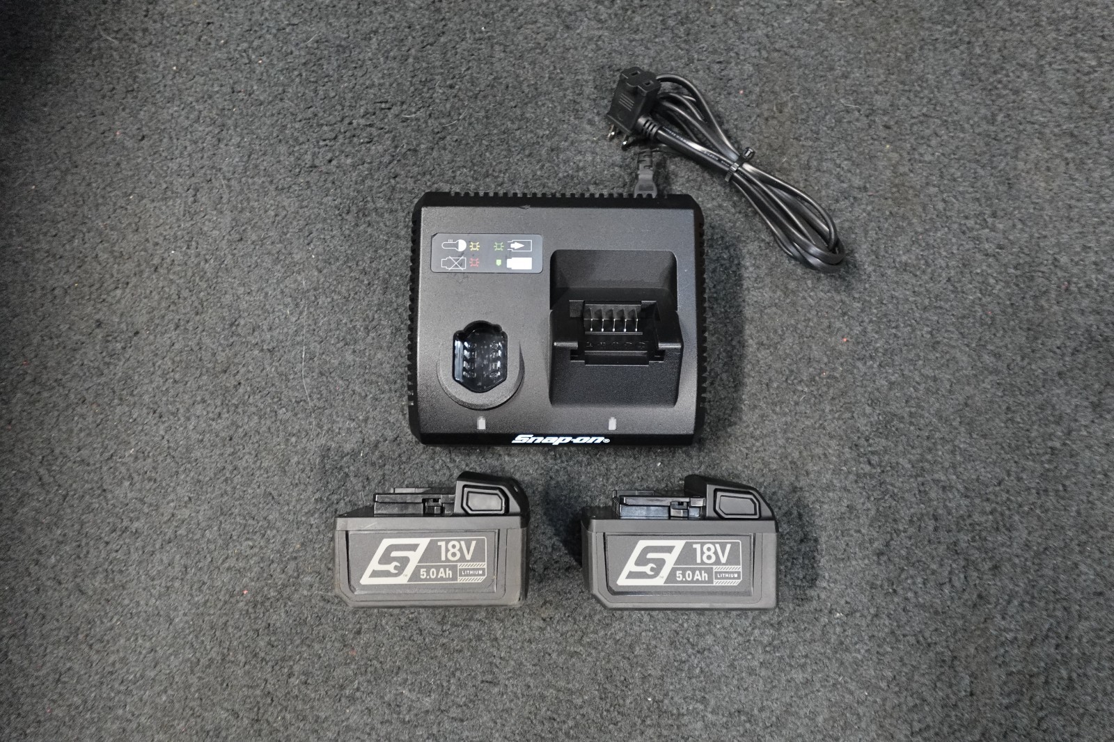 Snap On CTPSK185 18v 5Ah Power Supply Kit  2pc CTB185 + 1pc CTC131A Charger