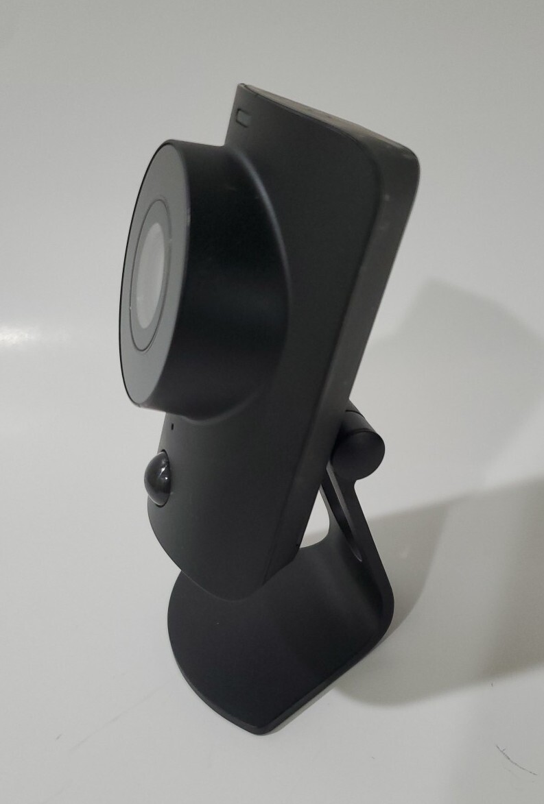 SimpliSafe Indoor Camera Wi-Fi HD Security Camera SSCM1 + Wall Charger + cord !!