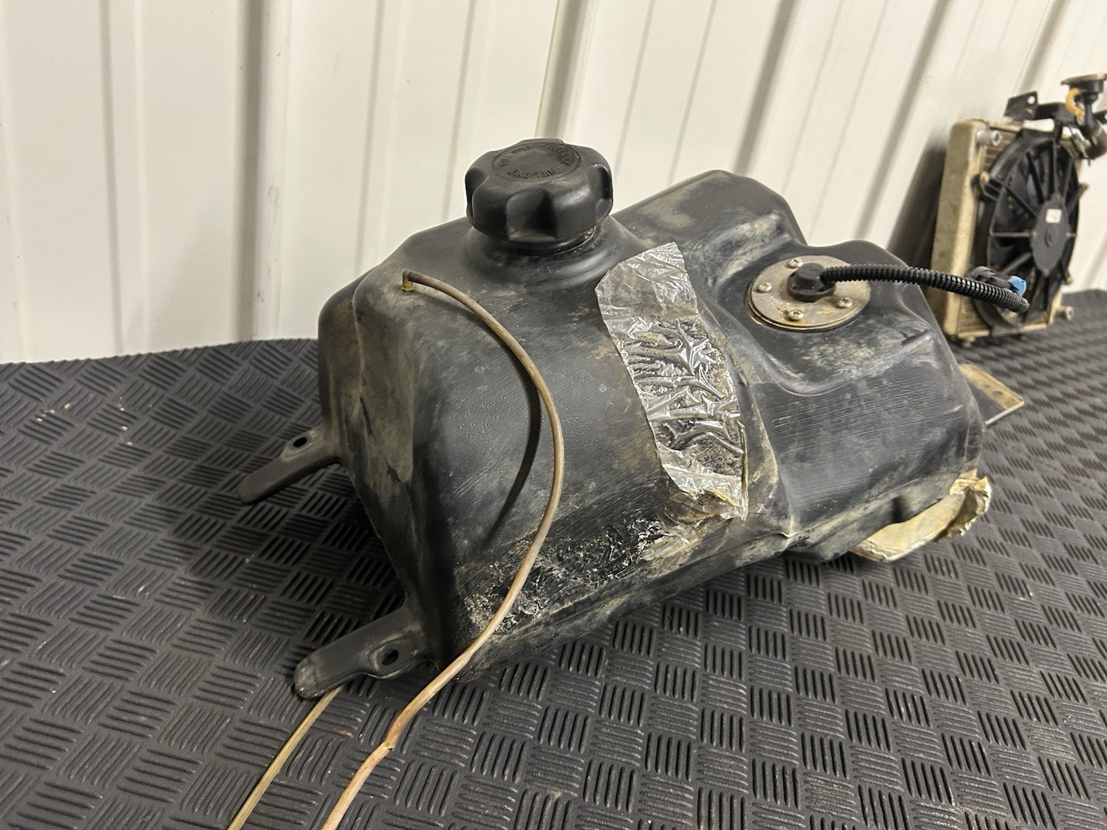 2005 Polaris Sportsman 500 HO used Gas Tank 2520403