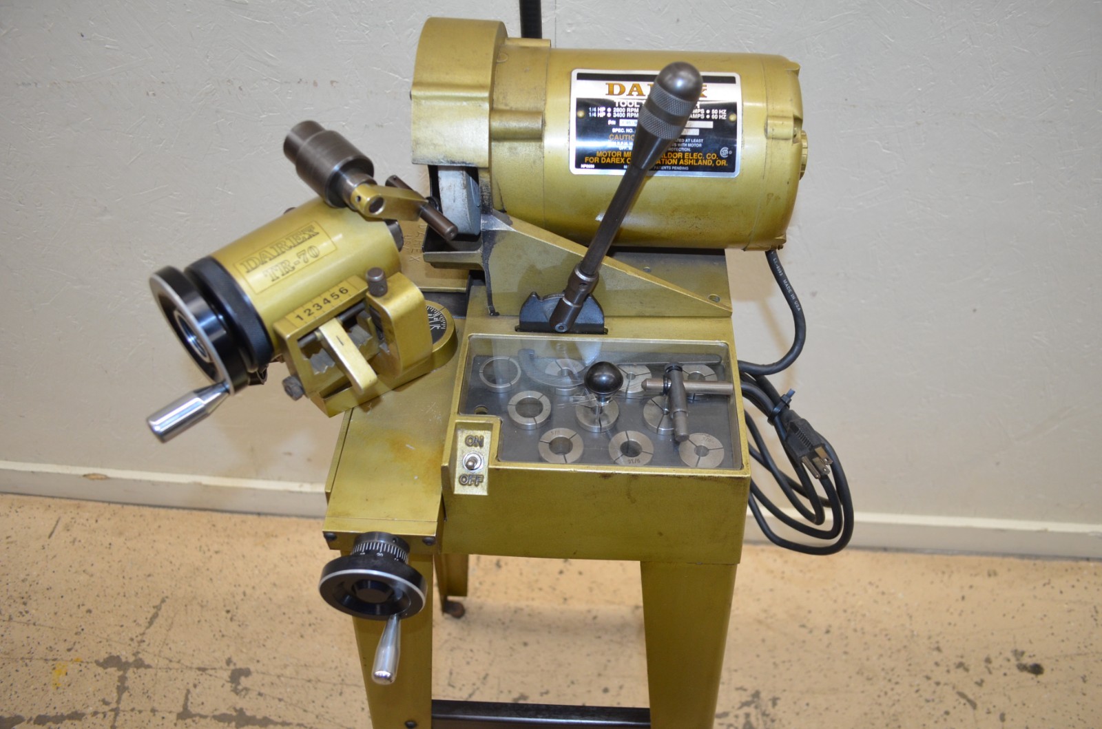 Darex Tool Sharpener # E85/90/TR w/ TR-70 w/Tap Work Holder, Collets, & Stand