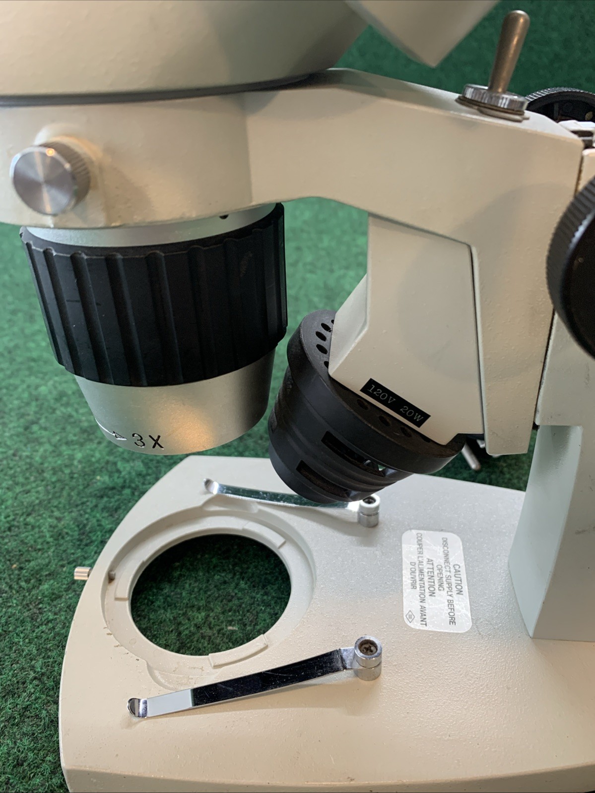 Fisher Scientific Stereomaster II Microscope SPT-IH W/ SW10X Eyepieces Lighted