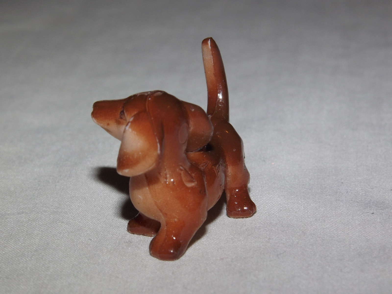 VINTAGE TOY 1960S HAND PAINTED PLASTIC MINI DOG DACHSUND