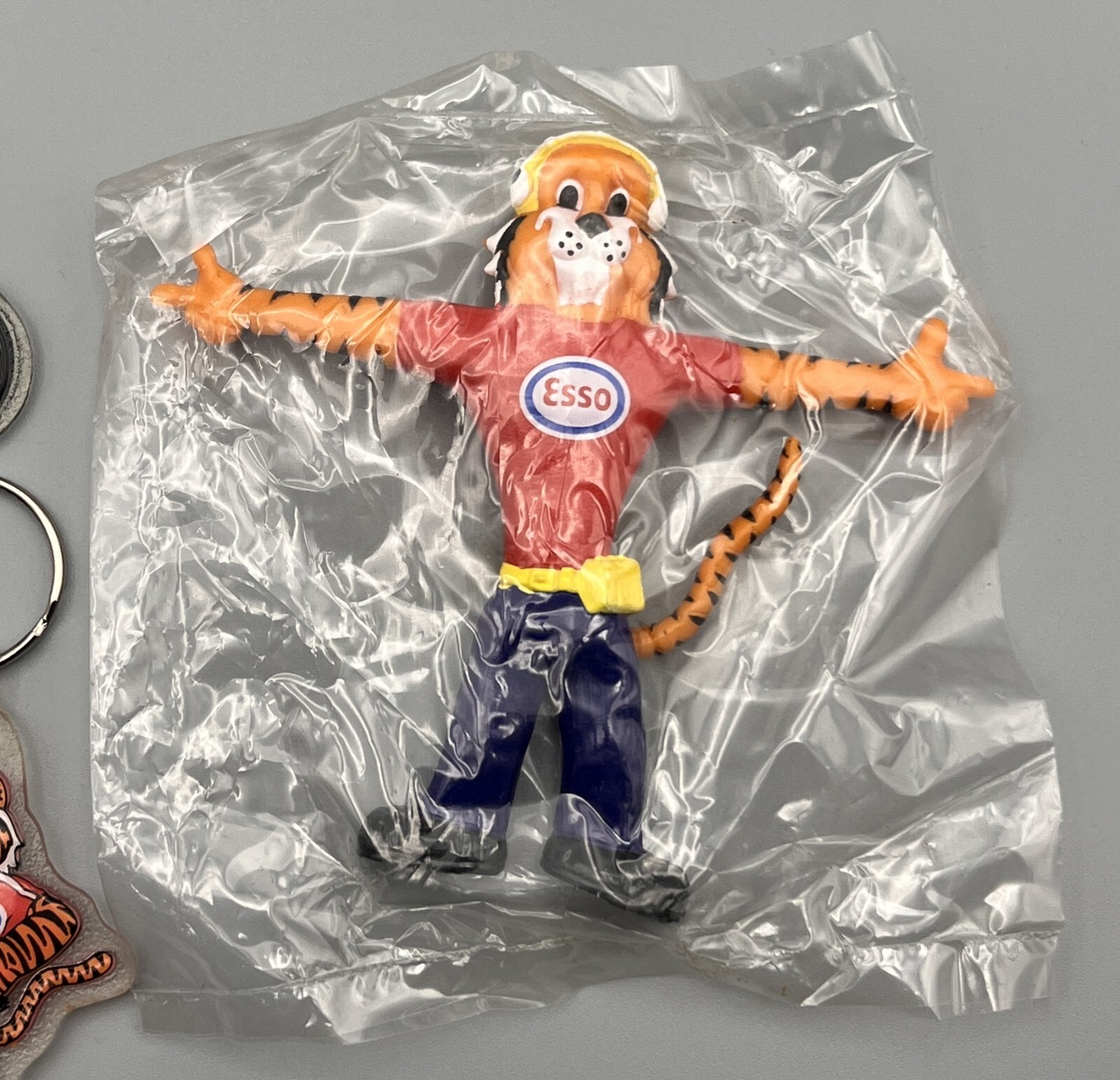 ESSO OIL & GAS PROMO TIGER KEYCHAIN KEYRING LOT of 8 - 2.5" & 3.5" TALL 1980's