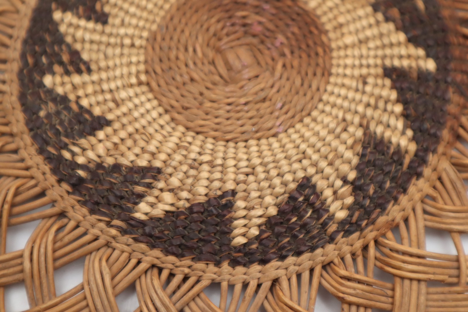 VTG Native American Indian Hupa Yurok Woven Basket Plaque Flat Tray Trivet 6.75"