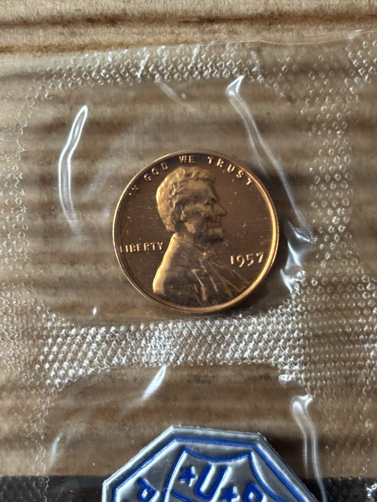 1957 U.S. PROOF SET. Coins U.S. Mint Sealed in a flat cello. (Tear in envelope)