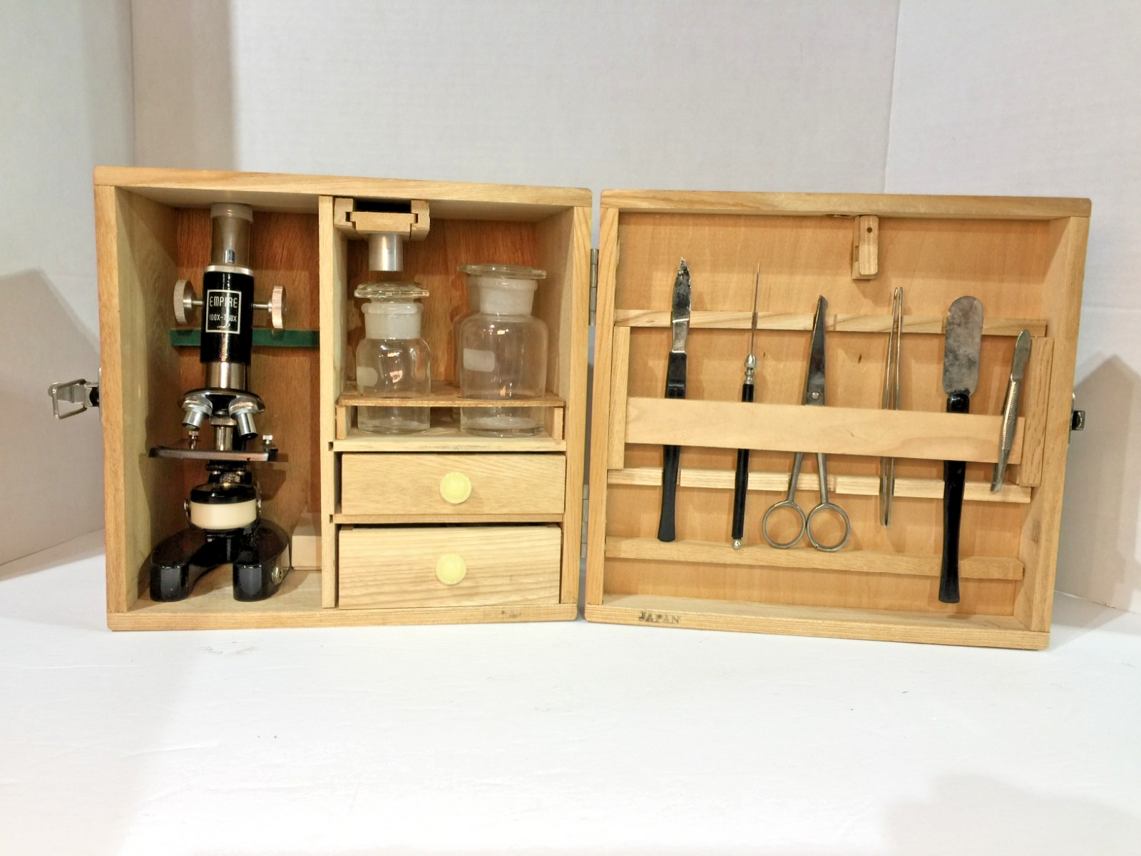 Vtg Empire Microscope & Laboratory 750 Power Illuminated W/Case, Equip. Untested