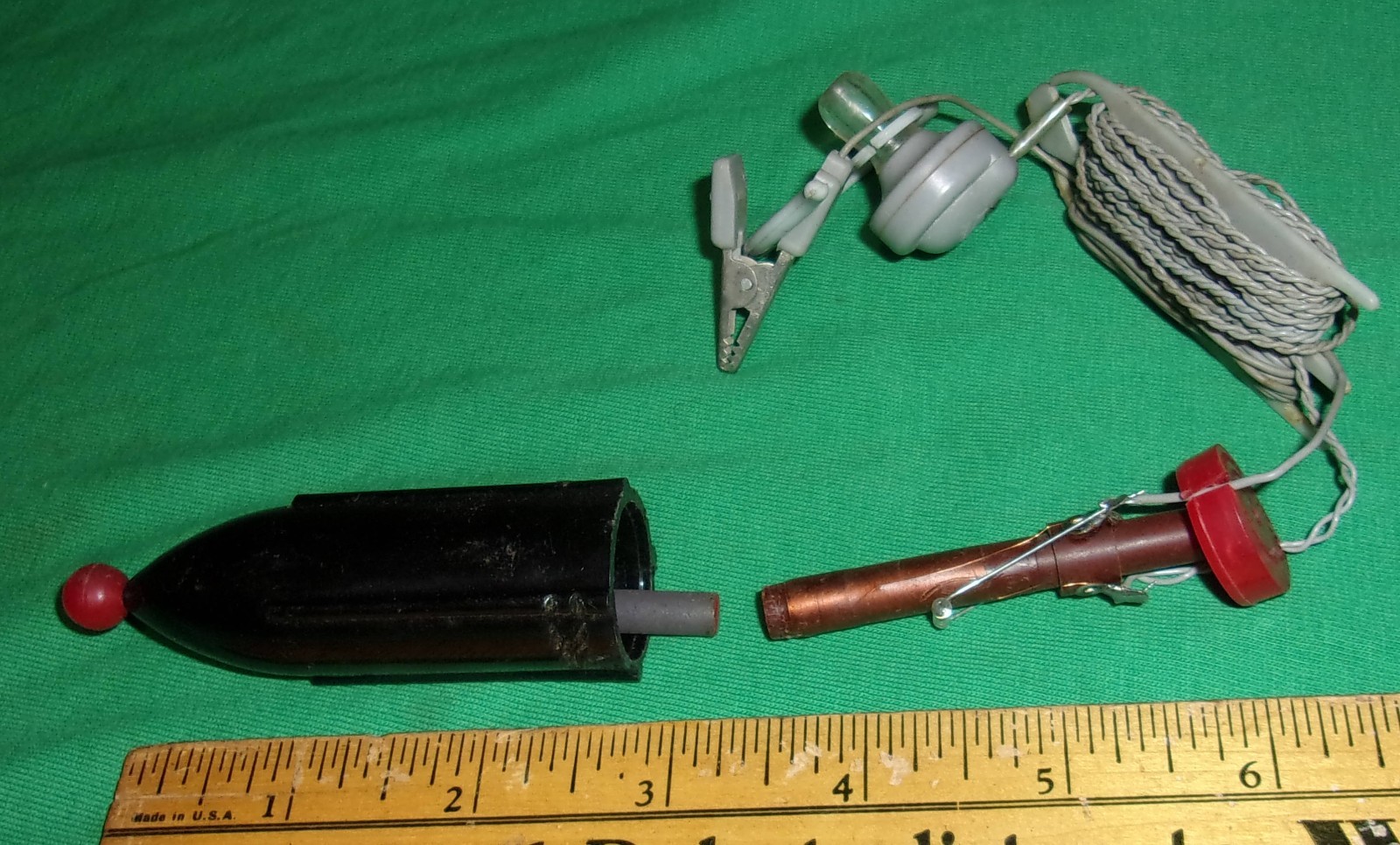 HEAREVER Novelty ROCKET SHIP/Missile CRYSTAL RADIO (1958)