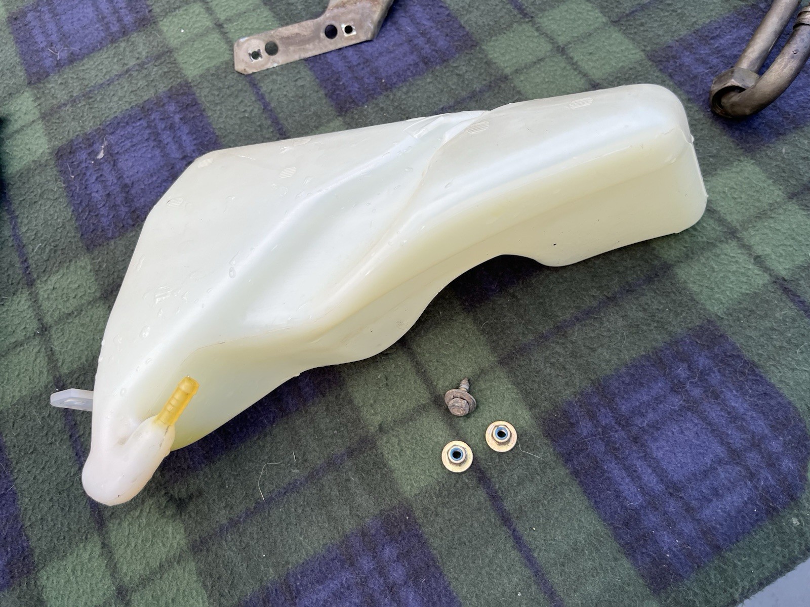 Mercedes-Benz R107 560SL Coolant Expansion Tank