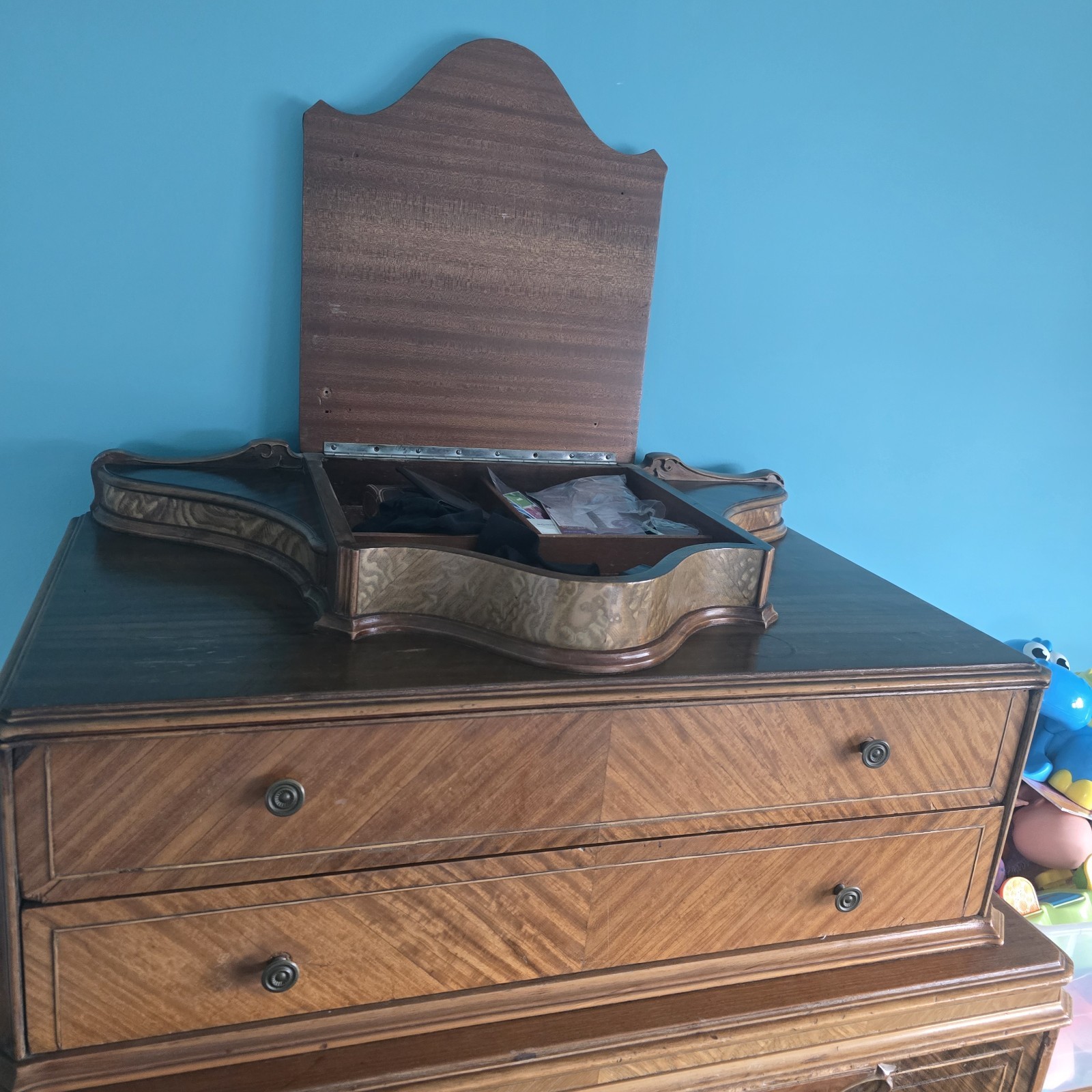 Williamsport Furniture Company Antique 6-Drawer Wood Chest Brown Carvings