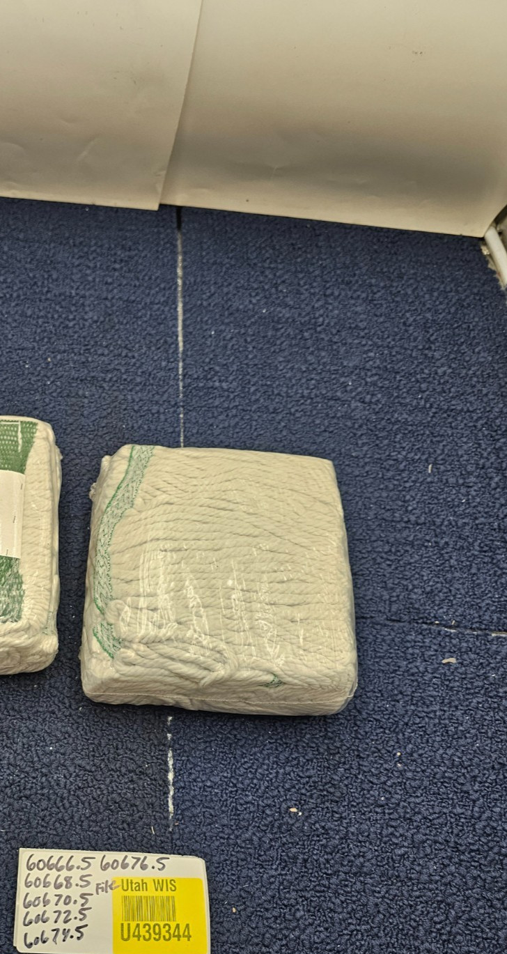 (QTY 12) CARLISLE 369418B00 4-Ply MD Cotton Blend Looped End Mop Food Service