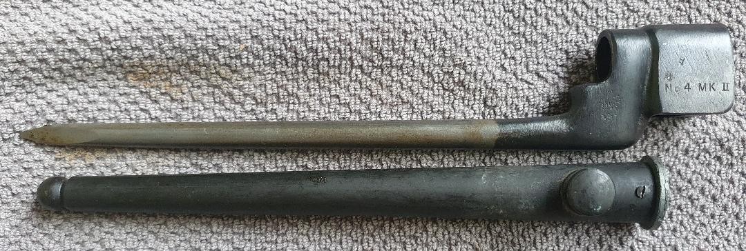 EXCELLENT WW1/WWW2 BRITISH ENFIELD No.4 MK II SPIKE BAYONET, FROG & SCABBARD