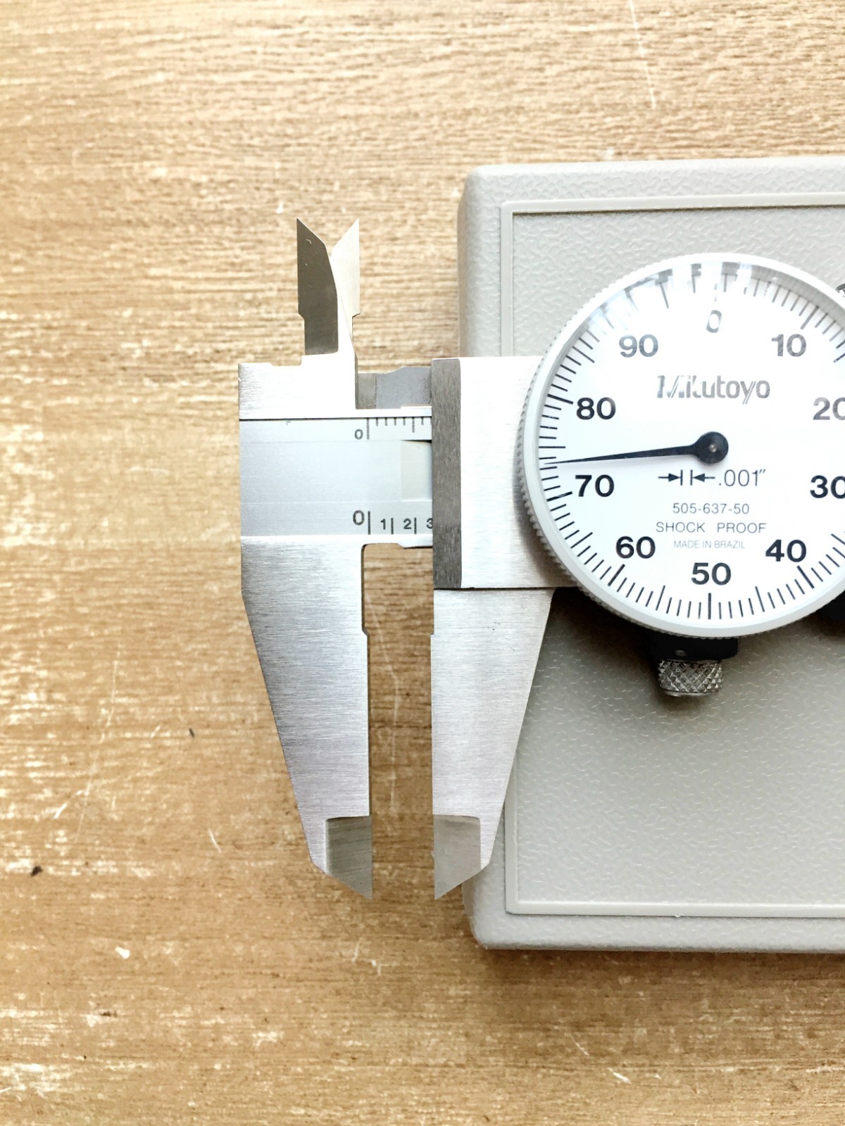 Mitutoyo Dial Caliper 6" Calibrated 505-637 .001" 6” With Case Made In JAPAN New