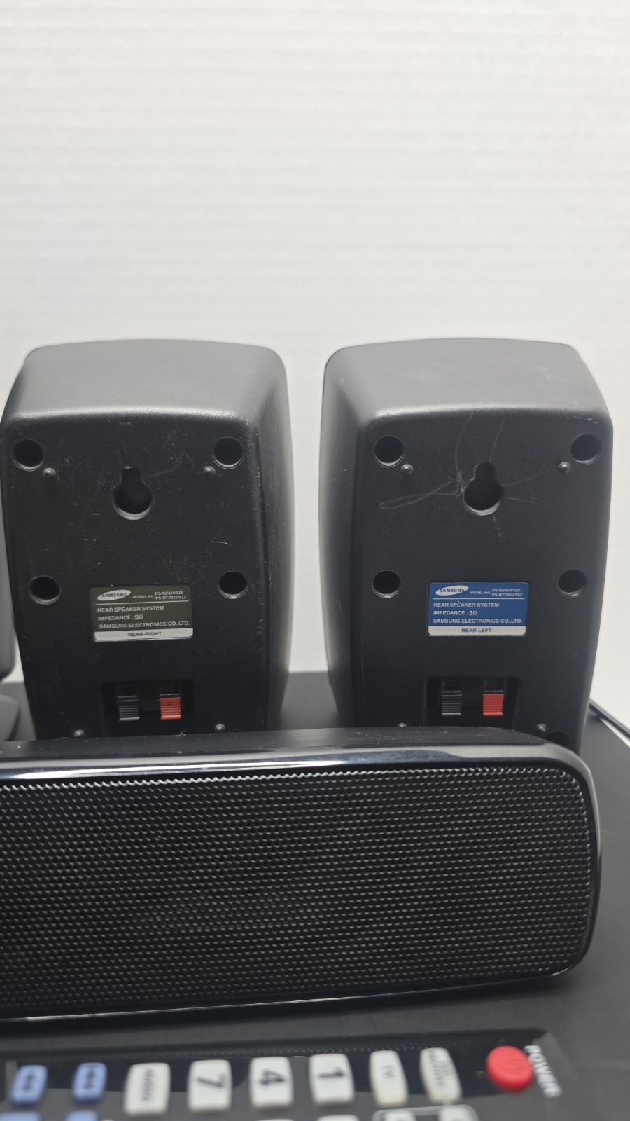 Samsung HT-Z520 5 Disk CD/DVD Home Theater System (Tested, 5 Speakers + Wire)