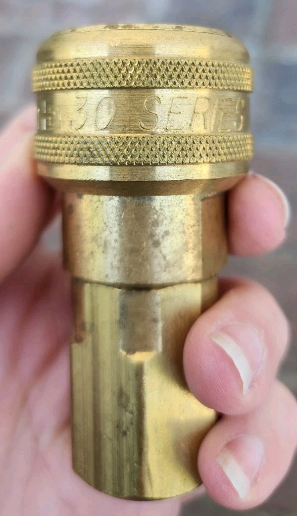 Parker 30 Series B37 1/2" Quick Connect Coupler 1/2"-14 Female Threads