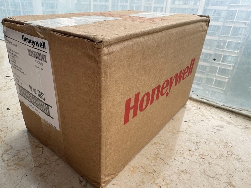 New In Box Honeywell C7061A1012 UV Detection Flame Detector !