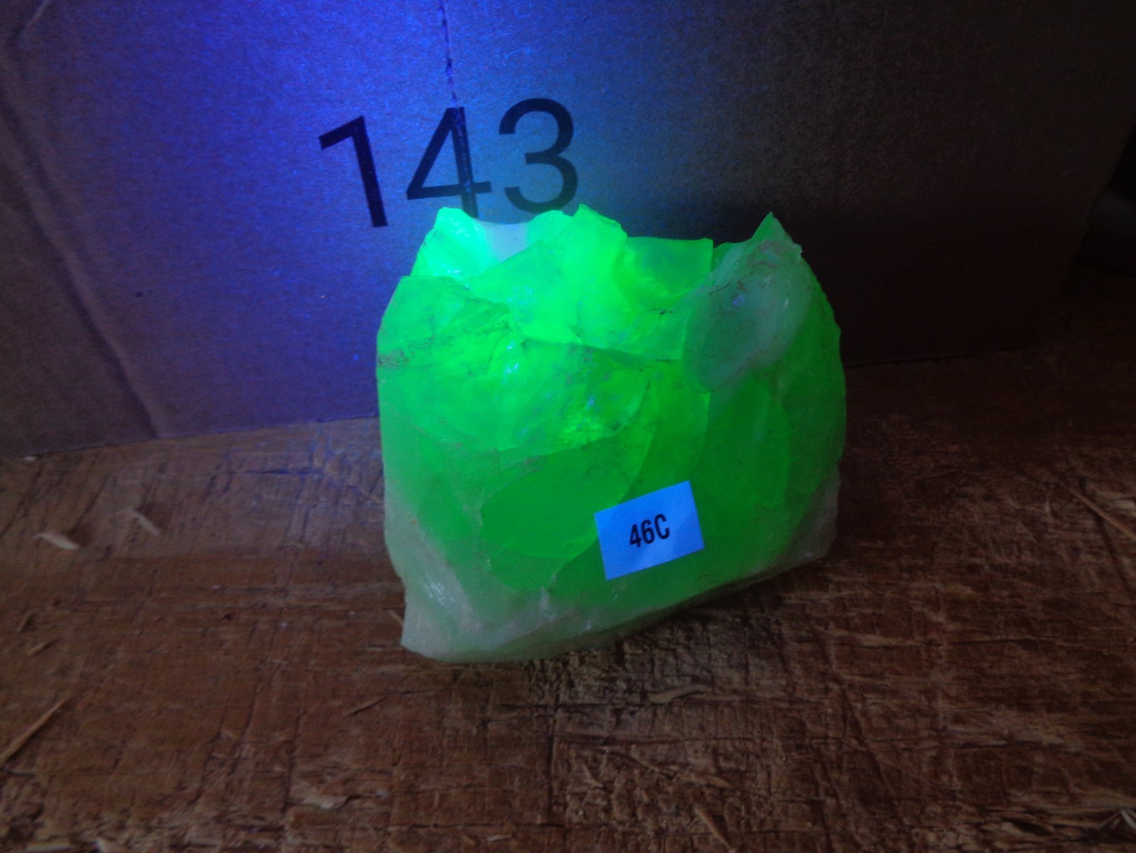 Glass Rock Slag White/Green 1.6 lbs 46C Rocks Landscape Aquarium Glows