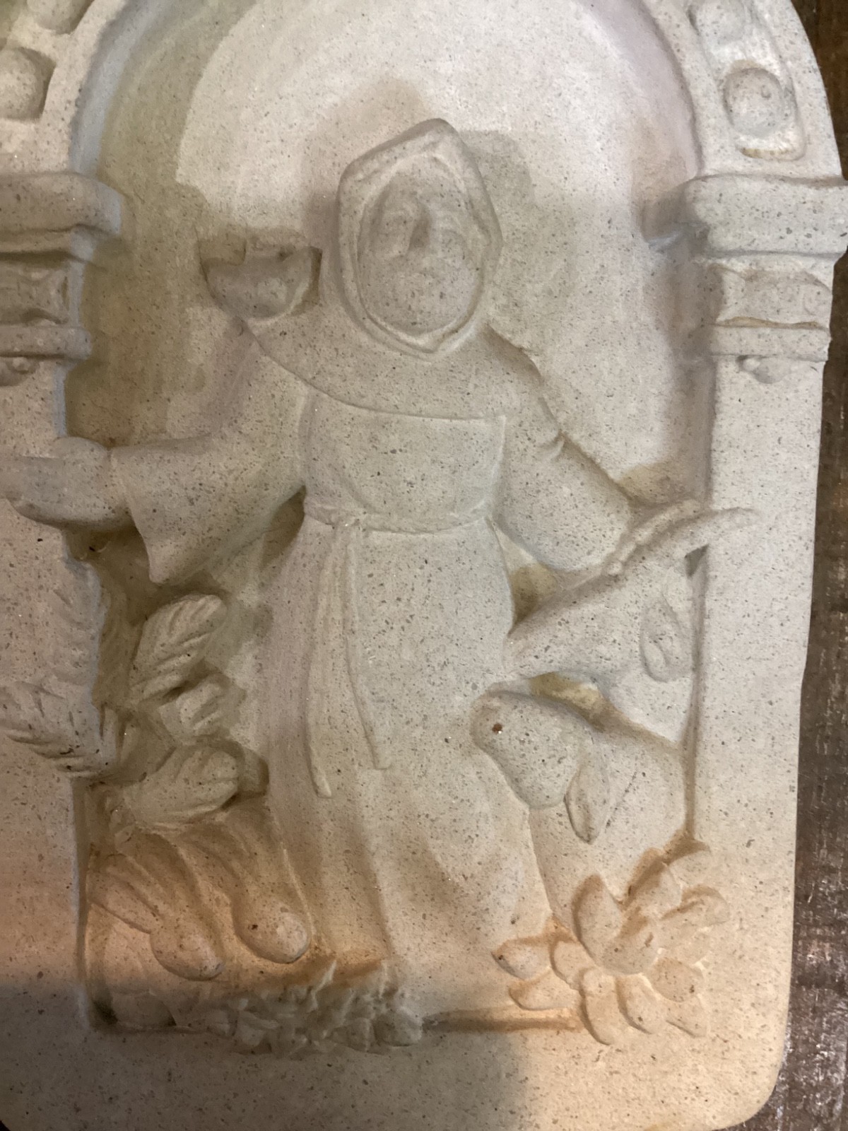 CARRUTH 1985 SMALL ST FRANCIS OF ASSISI & ANIMALS GARDEN PLAQUE cement 8.5”