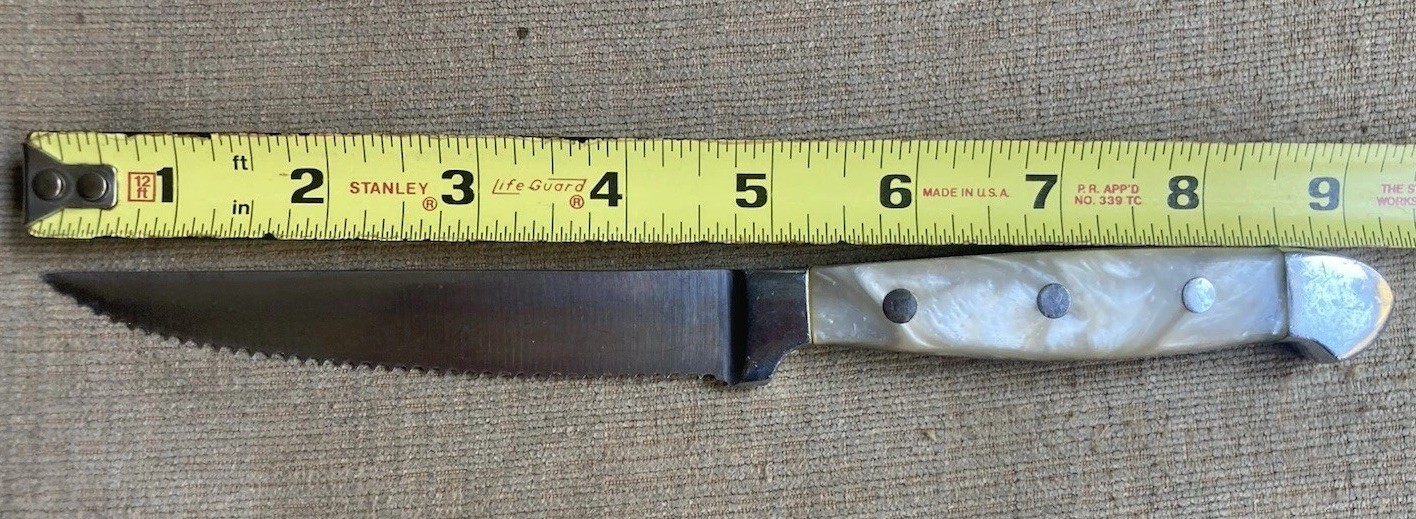 Vintage Pair of Oneida B907KSSA Pearl Crest Stainless Steel 9.25" Steak Knives