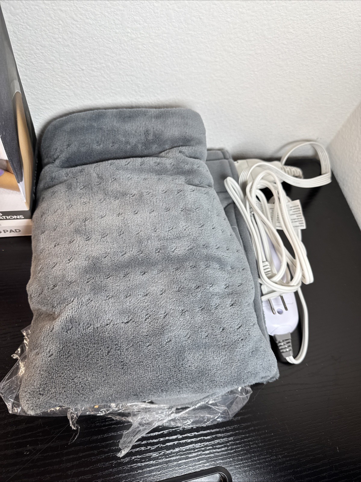 Sharper Image Calming Heat Massaging Weighted Heating Pad 24"x12" (3980) F1A