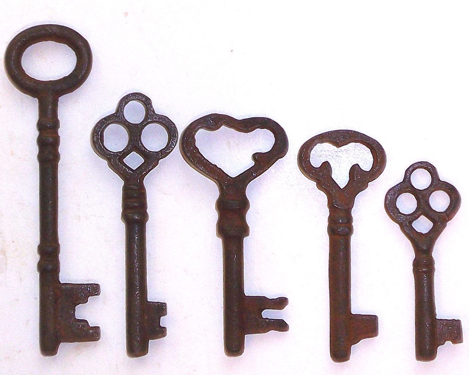 Antique Iron Skeleton Keys Lot of 200 Steampunk