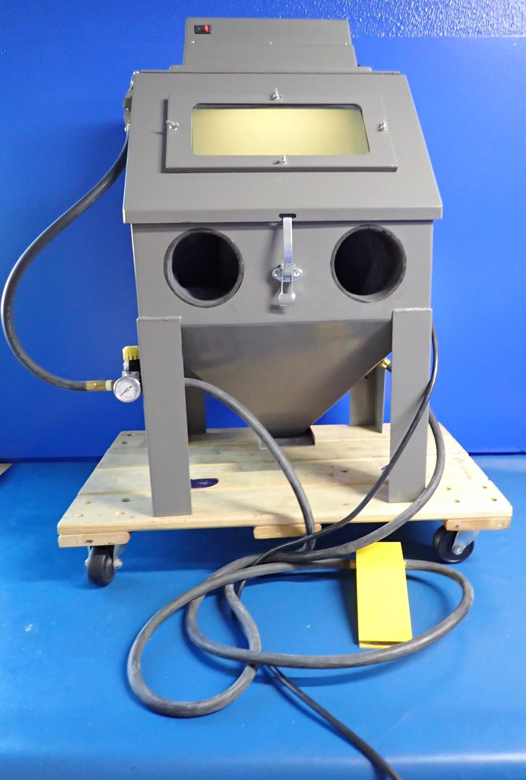 ECONOLINE 101691G-A Mini Bench Abrasive Blast Cabinet