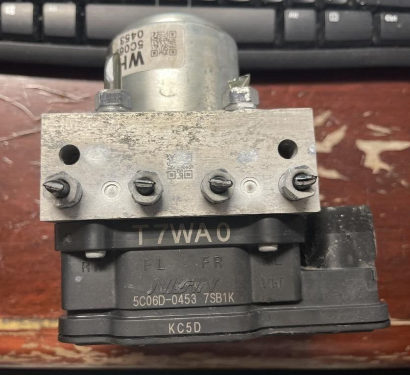 2016-2018 Honda HR-V ABS Anti-Lock Brake Pump Control Module Assembly FWD AT CVT