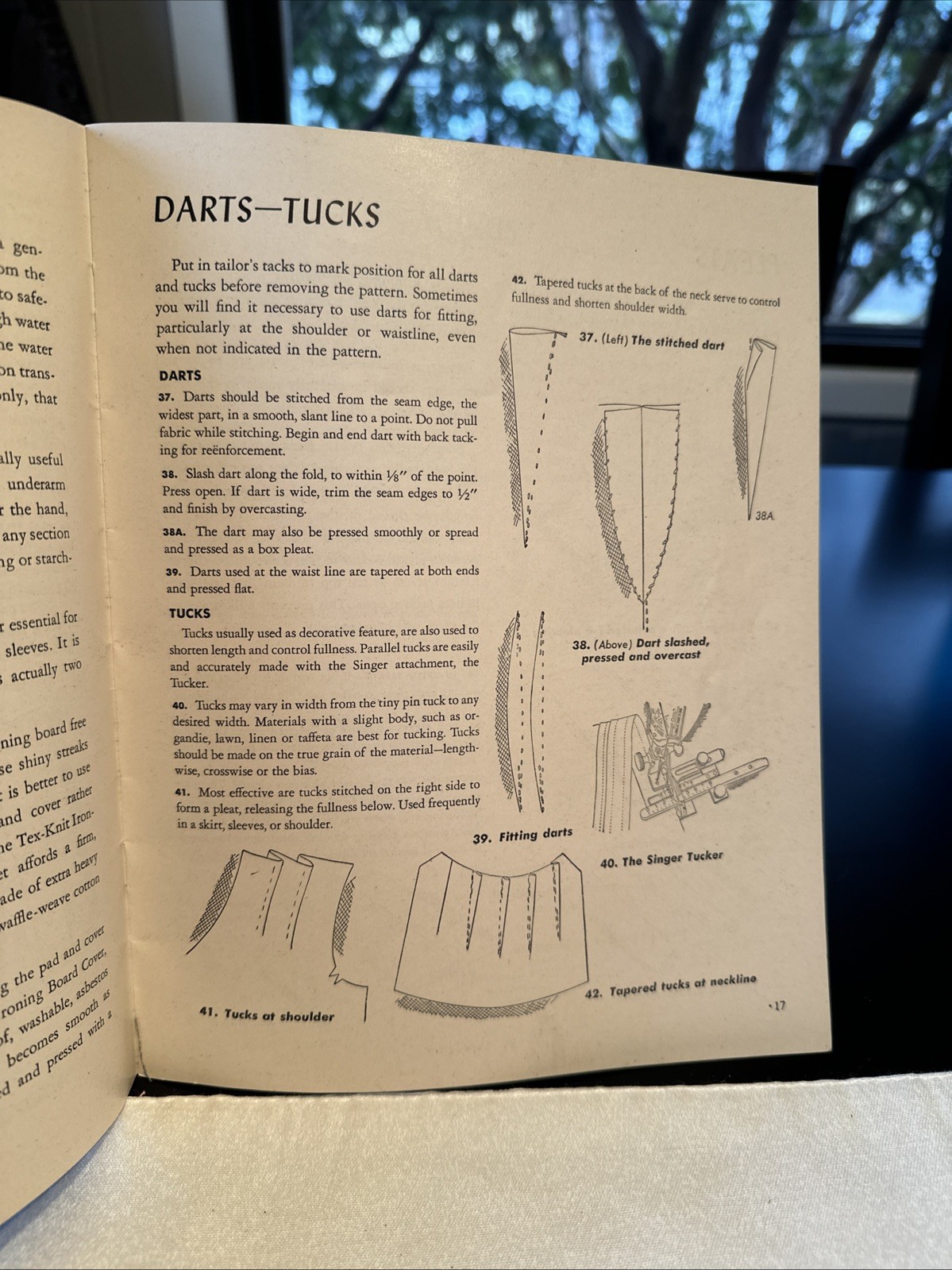 1947 Singer Dressmaking Guide Sewing Instruction How-To Book Women Kids