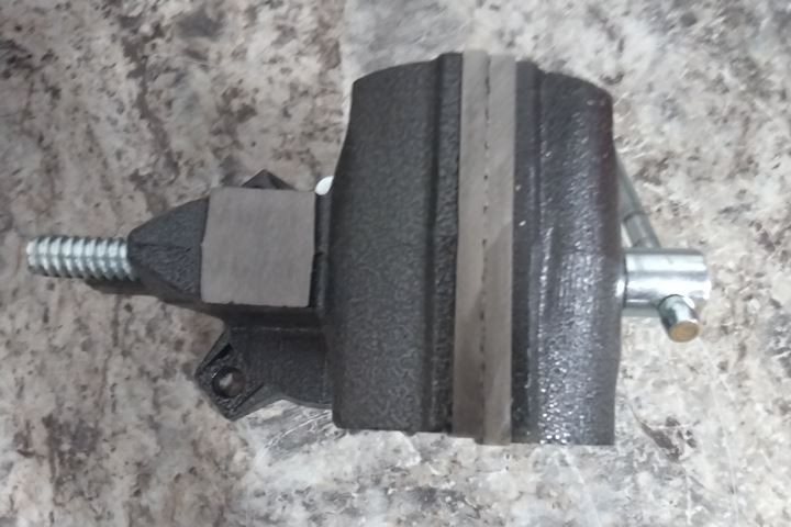 Bessey BV-HW45 4 In Max Jaw Opening Standard Duty Light Duty Bench Vise