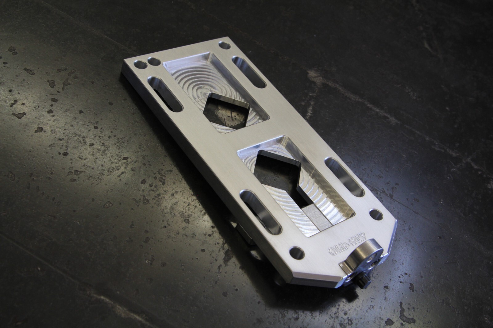 Old-Stf Centerline adjustable aluminum transmission plate - Harley 4 Speed