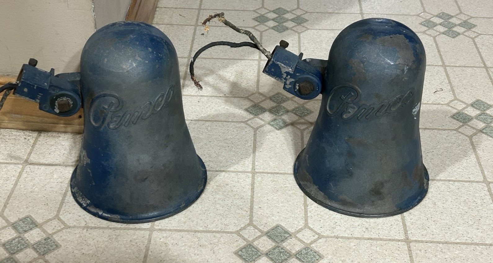 VINTAGE GARAGE SEVICE STATION GAS PUMP LIGHTS OLD VINTAGE PEMCO LIGHTS