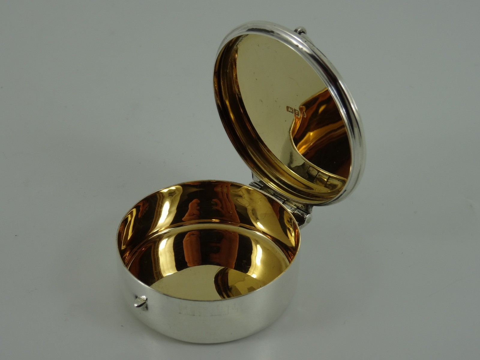 LOVELY EDWARDIAN SOLID STERLING SILVER COMMUNION WAFER BREAD PYX BOX LONDON 1906