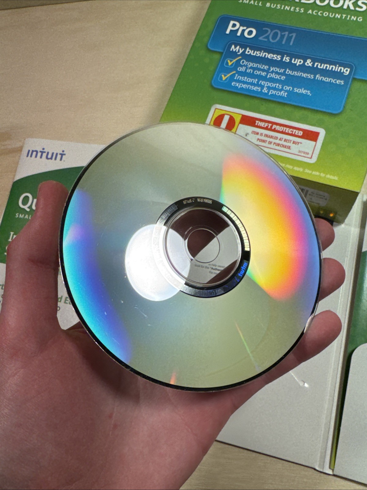 Intuit Quickbooks Pro 2011 For Windows Full Retail US Version -Lifetime License