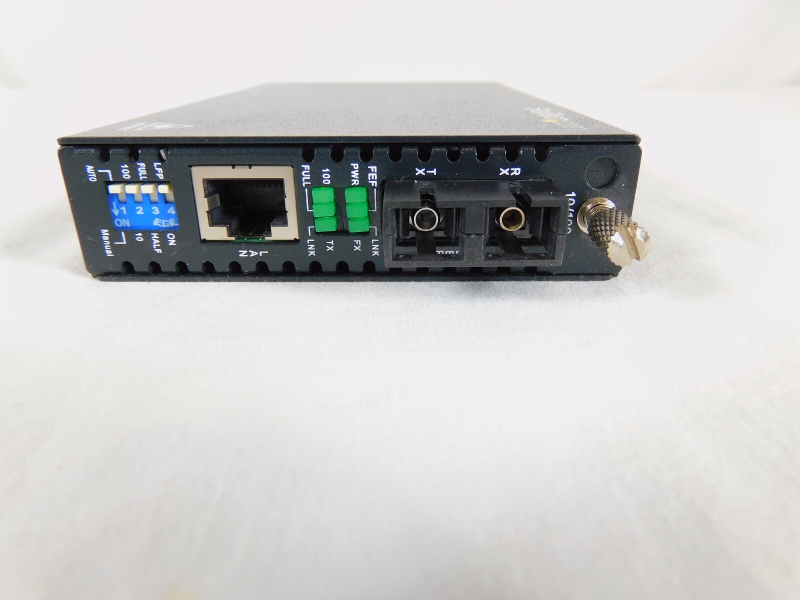 ET90110SM302 StarTech 10/100 Mbps Single Mode Fiber Media Converter SC 30 km