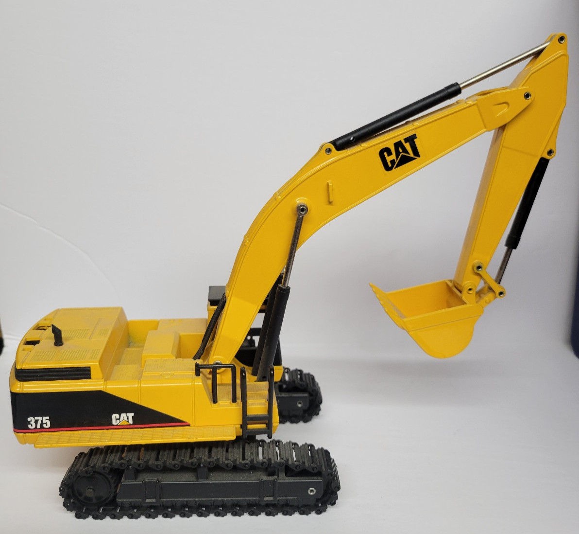 Caterpillar Cat 375 1/50 Diecast Excavator JOAL #189