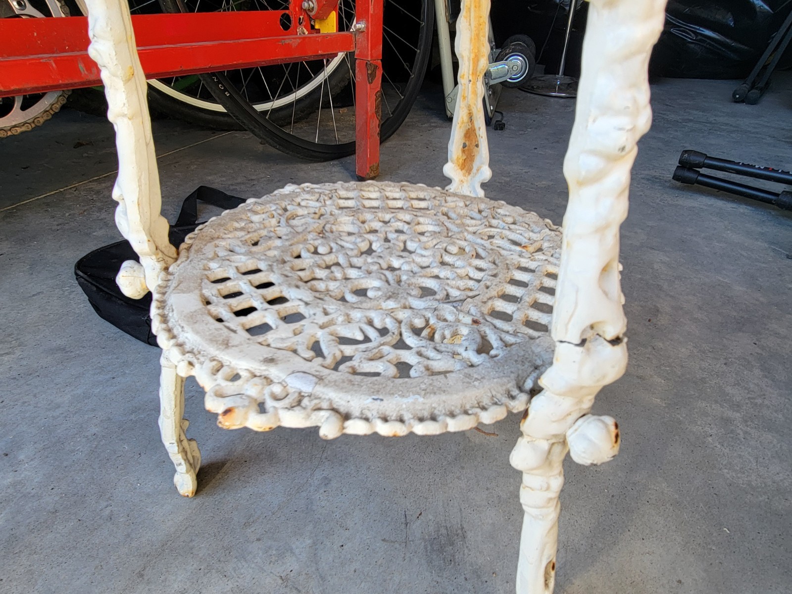 Victorian Style Cast Iron 3-Tier Plant Stand Shelf White