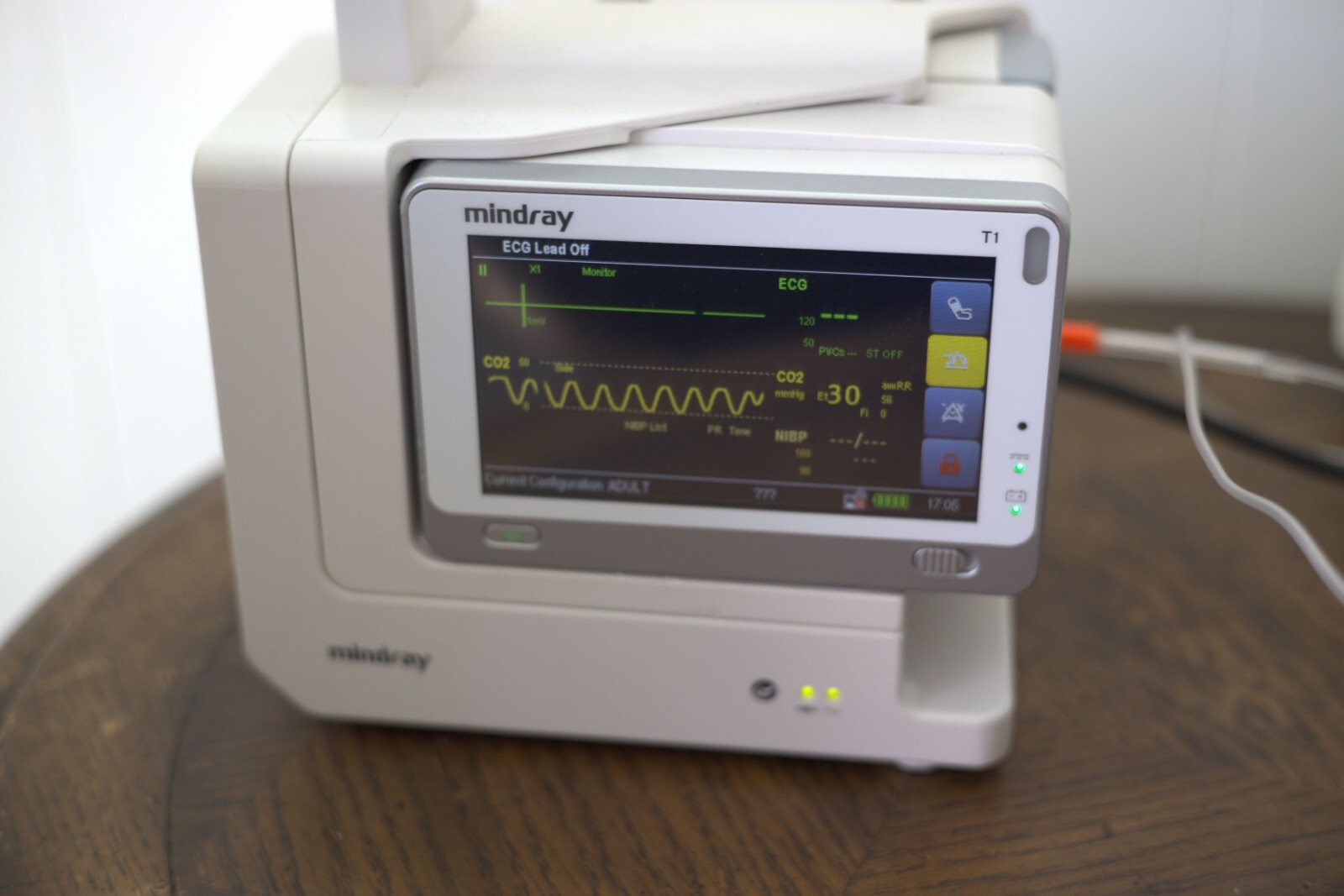 Mindray T1 - Masimo Spo2, ECG, TEMP, NIBP, Co2 Side stream New open box