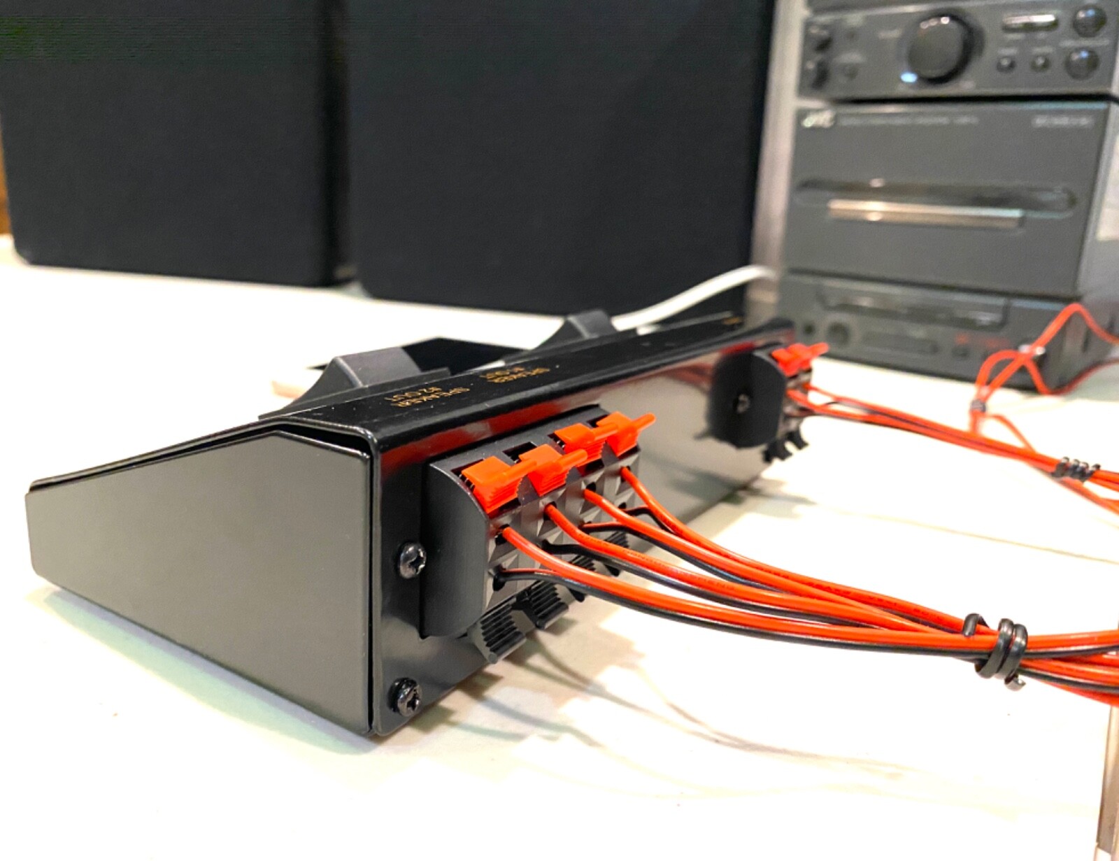 A/B A+B Switch 1 IN - 2 OUT 2 Way Stereo Receiver Speaker Set Selector