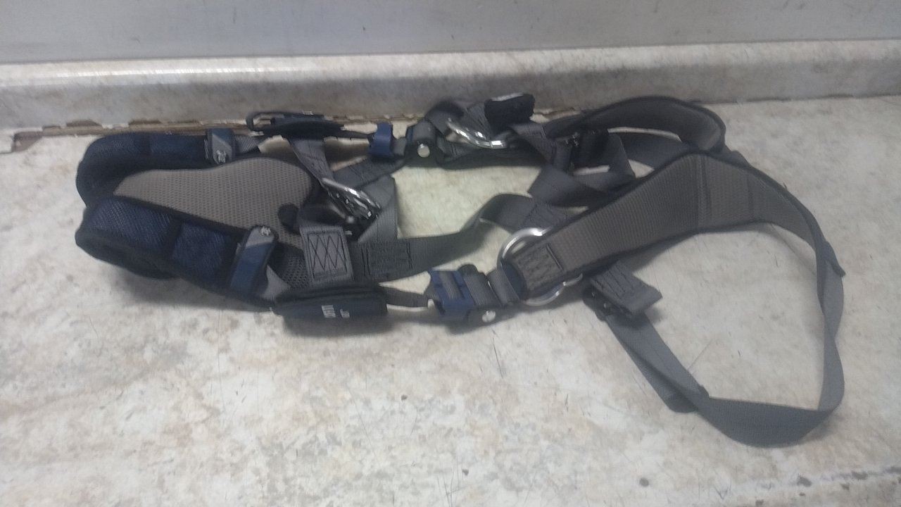 3M DBI-Sala 1140123 Size L 420 Lb Weight Cap Full Body Harness
